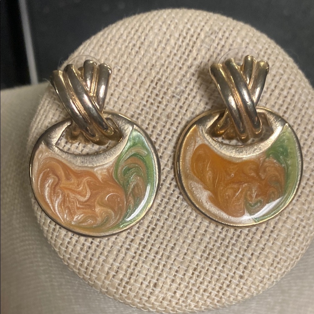 Elegant Gold and Green Vintage Swirl Earrings